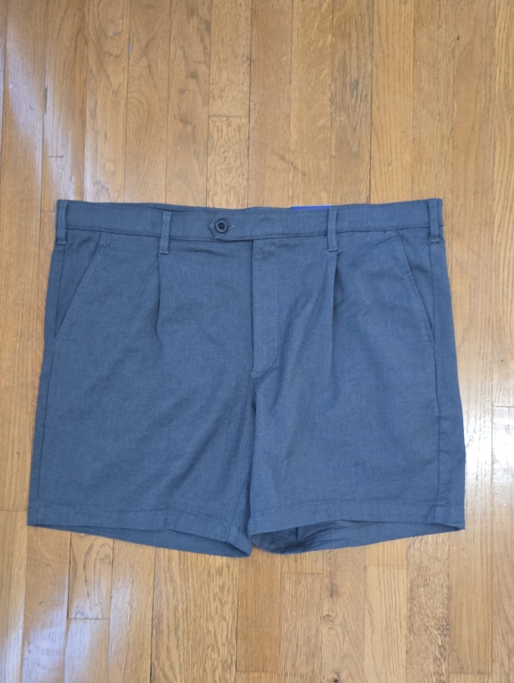 APT. 9 BRAND MEN'S BLUE FRONT PLEATED "TECH SHORTS" SIZE 40 SLIM